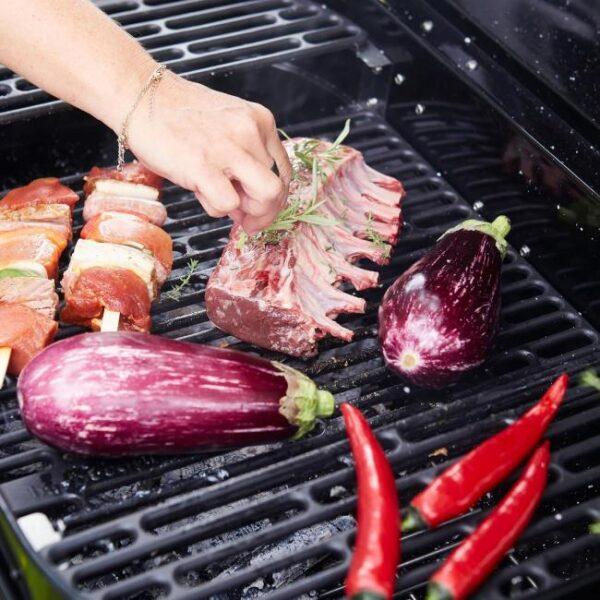 Es ist das Produktbild 2 für das folgende Produkt zu sehen: Barbecook Magnus Premium Holzkohlegrill