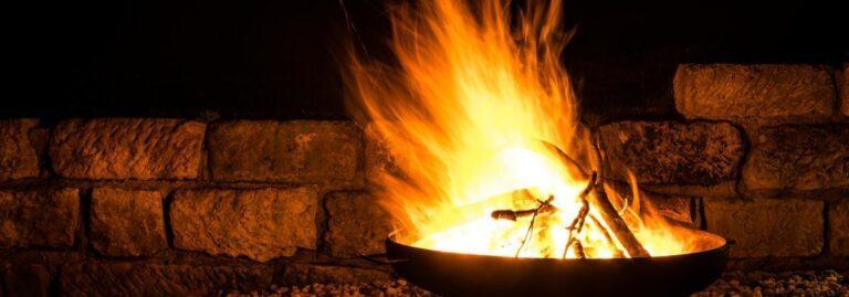 Zu sehen ist das Header Bild zum Beitrag mit dem Thema: Feuerschale im Garten und das Gesetz erklärt